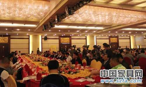 家居、建材行業的500余位廠家、經銷商代表現場參加招商推介會