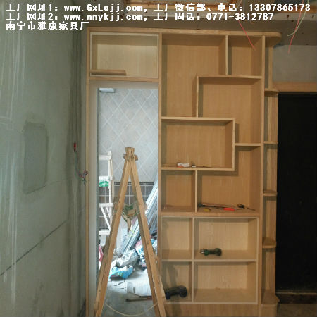 加層作小造型，雙層，也好看，相比，醒色白飾，整體展柜、儲柜、小小別致柜衣家具設計定制加工廠南寧中國的，不普通~
